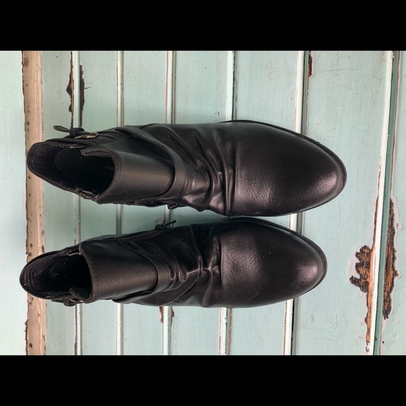 Size 8 booties - Picture 1 of 2